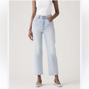 Levi's Ribcage Straight Ankle Jeans in Light Blue Wash 32
